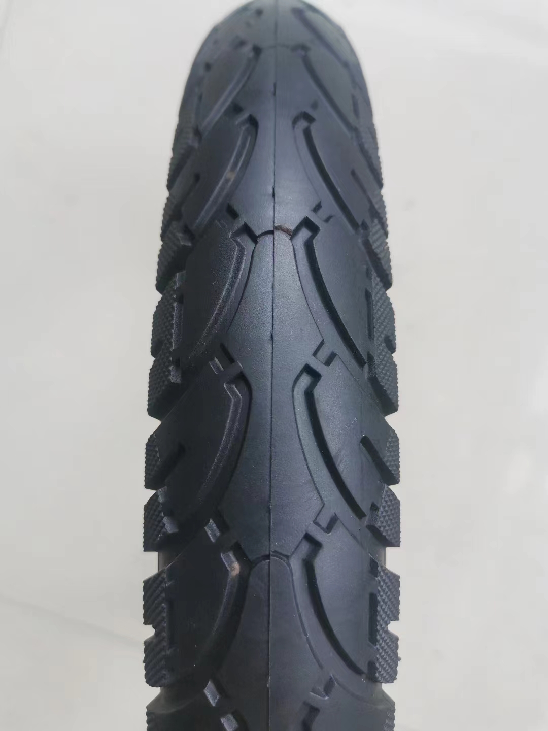 免充气一体式轮胎